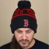 NEW ERA Beanie Jake Boston Navy -Chapeaux À La Mode beanie jake boston navy