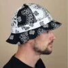 NEW ERA Explorer Bucket Paisley Black -Chapeaux À La Mode explorer bucket paisley black