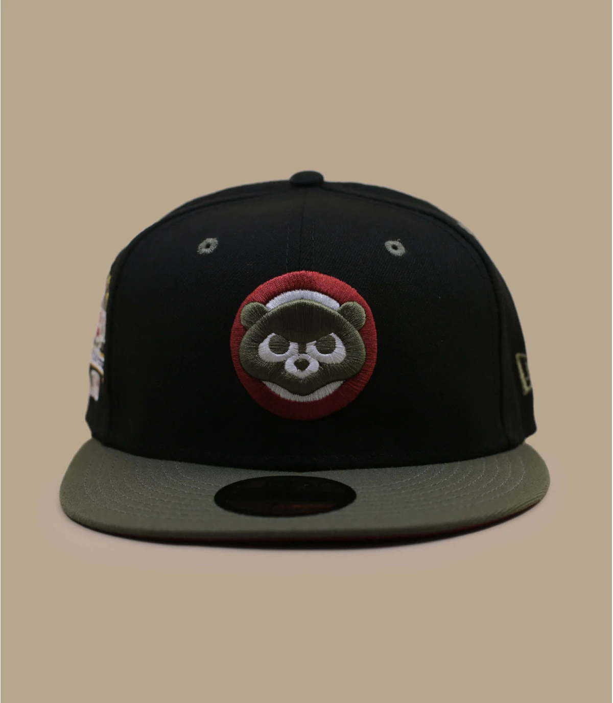 NEW ERA Side Patch 59Fifty Chicago Cubs Black New Olive 4 NEW ERA Side Patch 59Fifty Chicago Cubs Black New Olive – Image 2