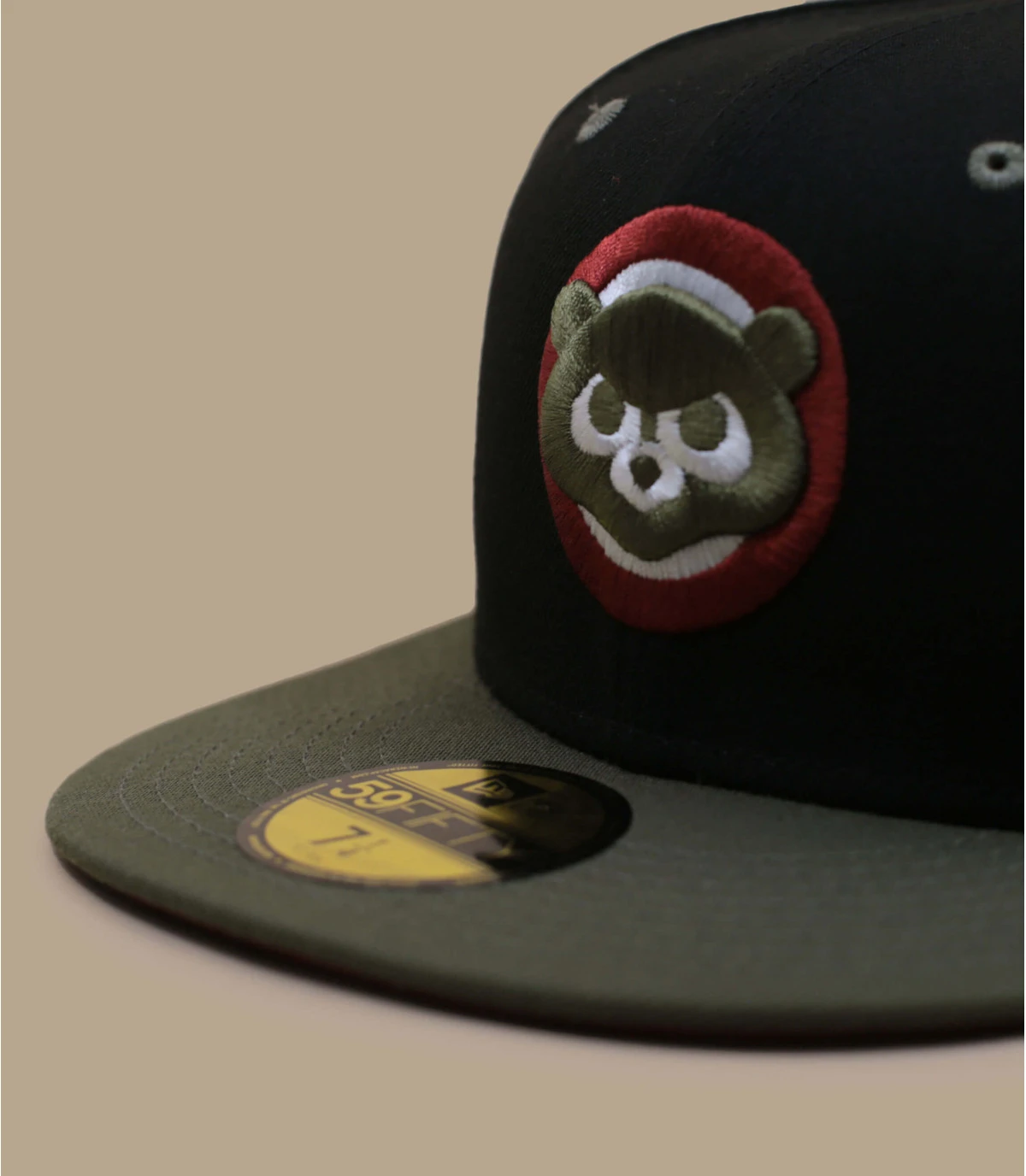 NEW ERA Side Patch 59Fifty Chicago Cubs Black New Olive 5 NEW ERA Side Patch 59Fifty Chicago Cubs Black New Olive – Image 3